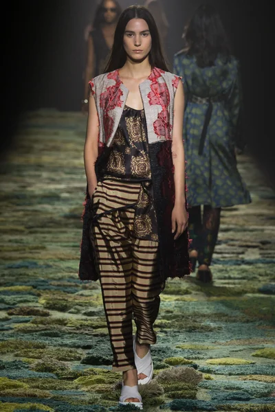 Look 39